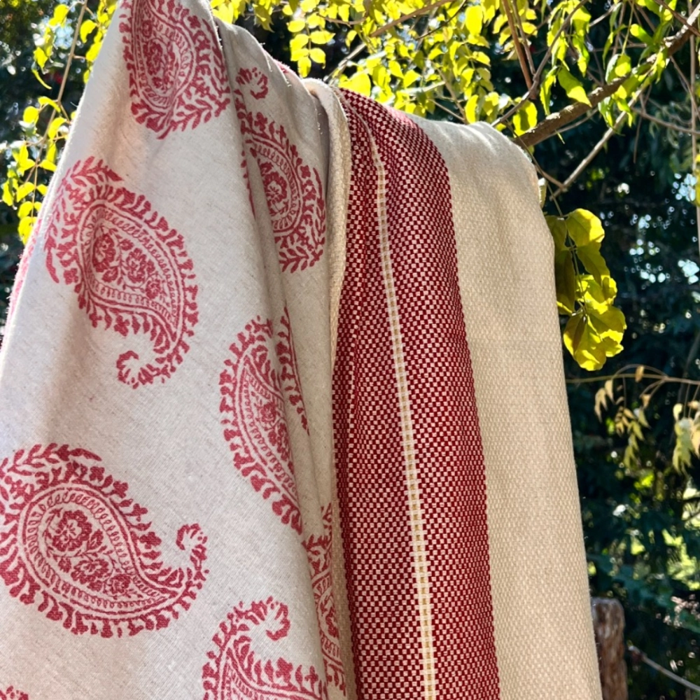 Tecido Paisley Magenta 