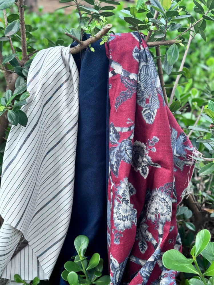 Tecido Floral Dália Red